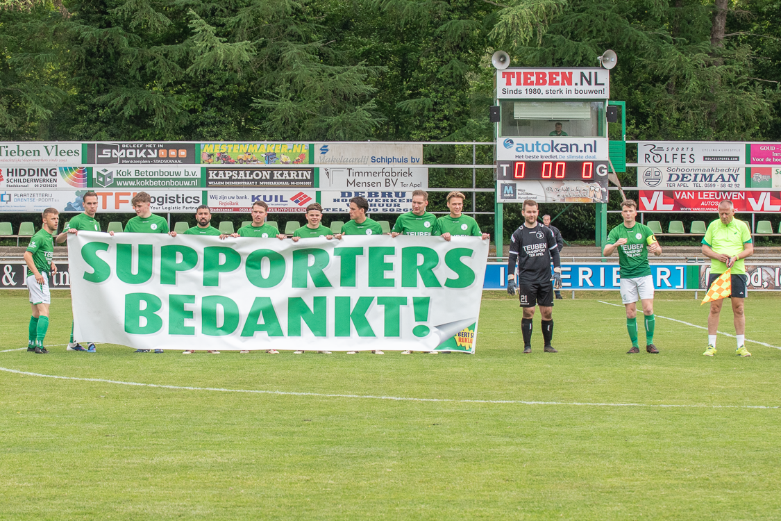 Zinkend schip zinkt steeds verder maar reddingsboei is er nog